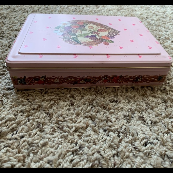 Cute Box! Metallic with sealed lid, pink with hearts. - Picture 3 of 6